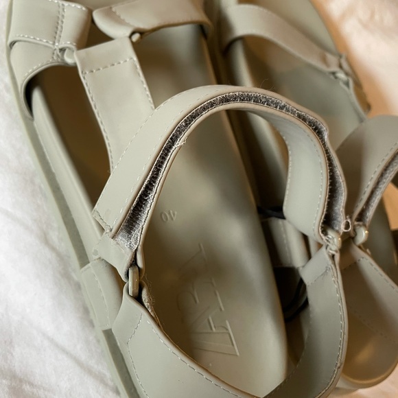 Zara Sandals - Picture 2 of 7